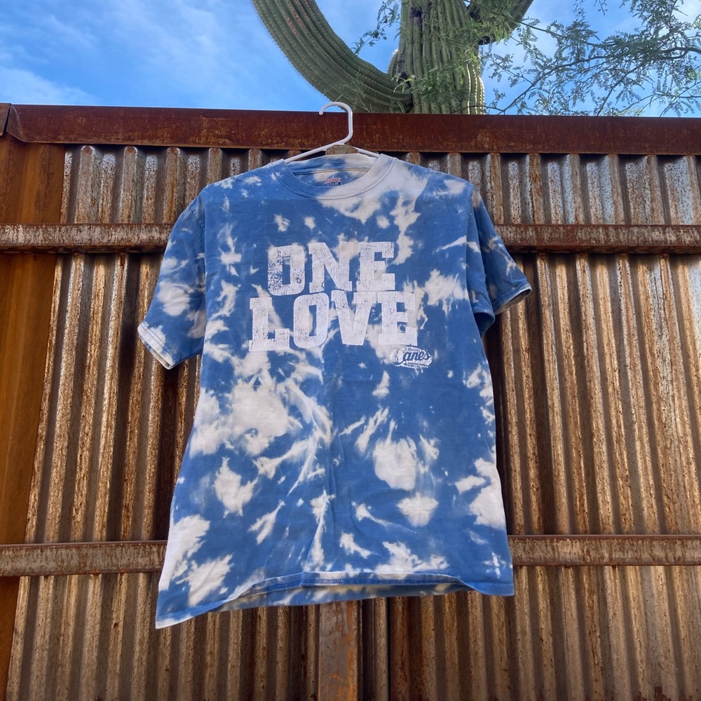 Unisex T-shirt “One Love”